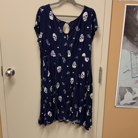 Torrid sz 2 skater dress - skulls and paisley - Picture 4 of 4